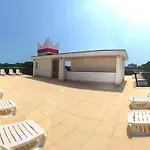 Sun, Sea And Poolside Bliss-beahost Διαμέρισμα