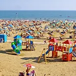 Sun, Sea And Poolside Bliss-beahost Апартаменты
