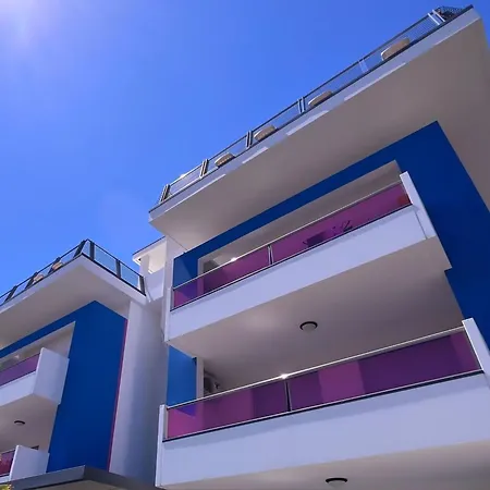 Sun, Sea And Poolside Bliss-beahost Apartment *