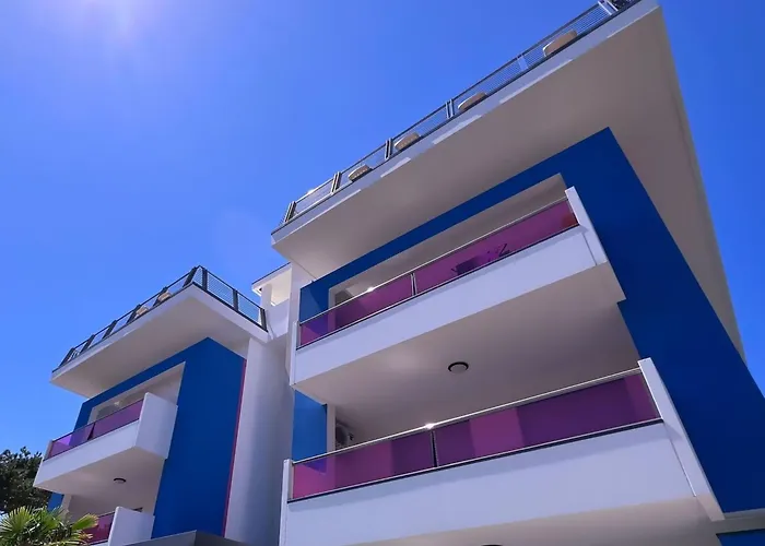 Sun, Sea And Poolside Bliss-beahost Apartment *