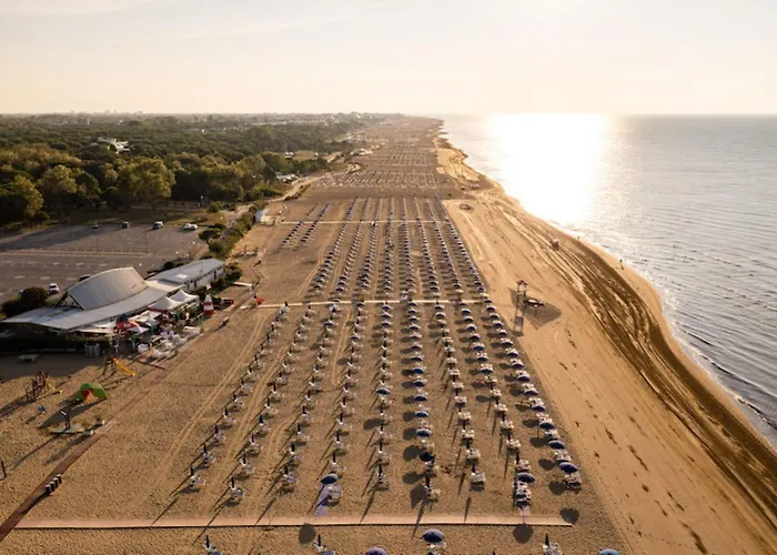 Apartament Sun, Sea And Poolside Bliss-beahost *