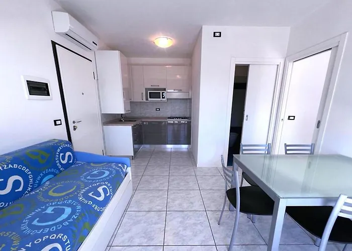 Sun, Sea And Poolside Bliss-beahost Apartament