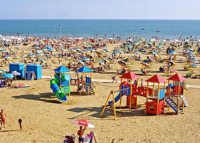 Sun, Sea And Poolside Bliss-beahost شقة