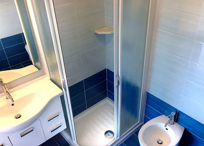 Sun, Sea And Poolside Bliss-beahost شقة